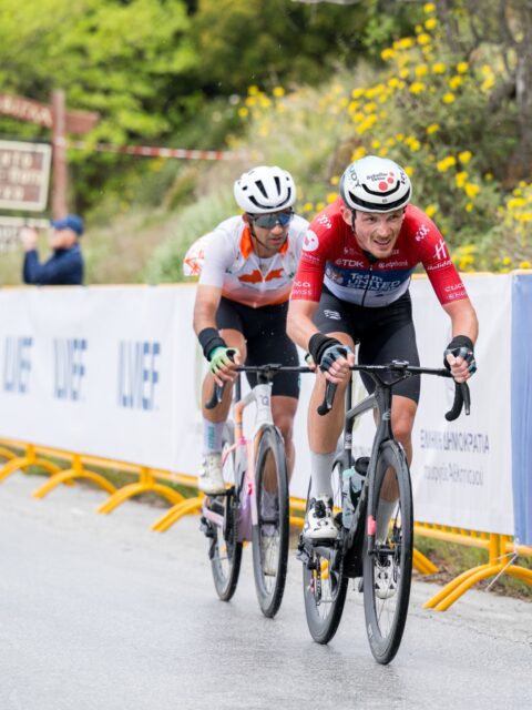 🥉 Another stage, another podium 🇬🇷

This time it was Tomáš who delivered, sprinting to third from a small group in Lamia. Veljko was also active, getting into an early break and taking a bunch of KOM points again. Queen stage tomorrow. Buckle up!

Report is already on our website!

- 

Újra dobogón! 🥉

Ezúttal Tomáš sprintelt egy kisebb csoportból a harmadik helyre. A hosszú és nehéz szakaszon Veljko is szökésben volt, értékes GPM-pontokat gyűjtve.

Öveket becsatolni, holnap királyszakasz!

Beszámoló már a weboldalon!

#tus_riders #TeamUnitedShipping