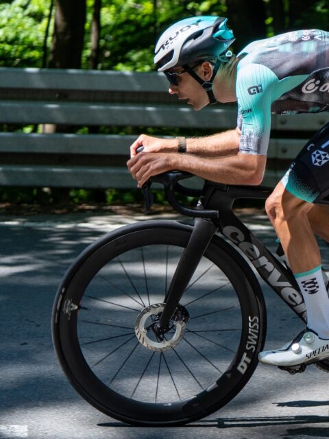 🇨🇿 Peace Race ✅

Šternberkben ért véget ma a Békeverseny, ahol ezúttal Barni volt a legjobb versenyzőnk, egy 31. hellyel a lábában.

Fontos négy nap volt ez a csapat fiataljainak, és sikerült szépen helytállni. Nem mindig adta ki a vége, de ott voltunk az elejével, amikor tudtunk 👊🏻

A következő megálló Ausztria és a V4-versenyek első fele.

-

Last stage of the Peace Race today in Šternberk. Barni was our best-placed rider on the fast and difficult city circuit, eventually managing to grab 31st place.

It was a very important four days for our U23 squad, racing against the world’s best youth riders. We did not have the luckiest finishes here, but we definitely had some promising moments. Back to work now—the next stop is Austria for the first two V4 races 🫡

📸 @lapajhu 
#tus_riders #TeamUnitedShipping