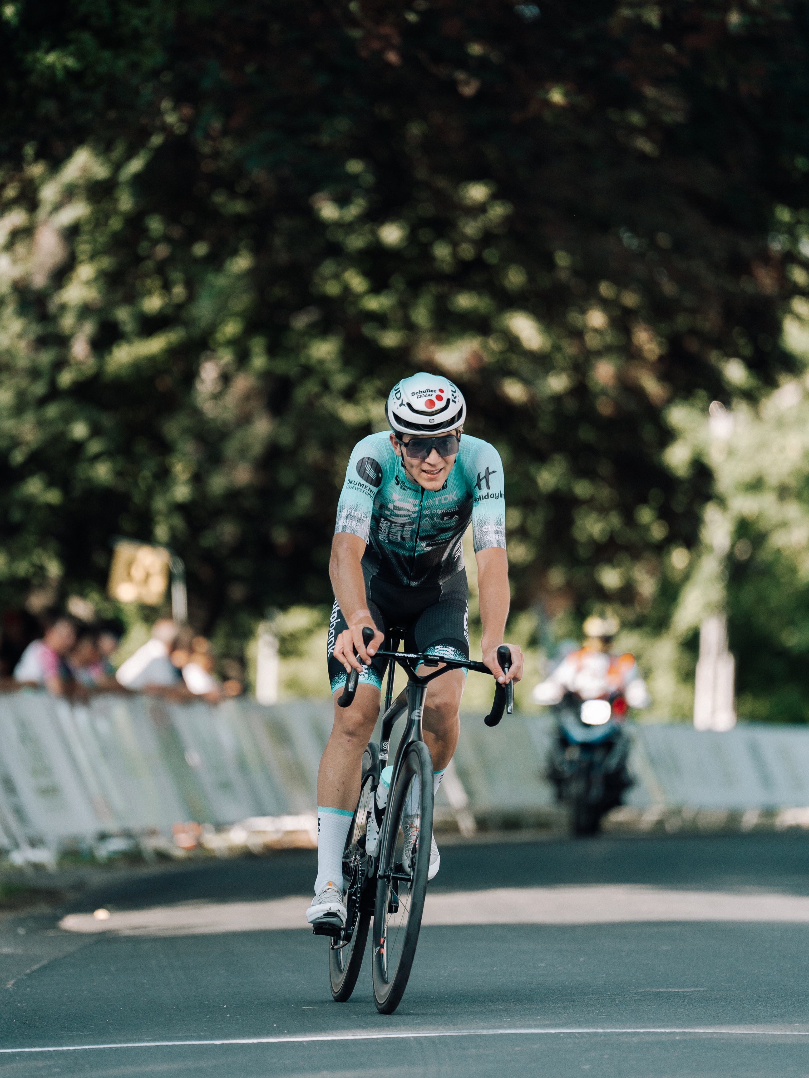🥈 Márkónak ma majdnem kiadta 🇭🇺
Második hellyel zárjuk az U23-as országúti bajnokságot. Márkó ugyan benne volt az utolsó, döntő akcióban, de a végén már nem maradtak lábai, hogy Takács Zsomborral tartson, így egy ezüstéremmel bővült ma a kollekció. 🫡
📸 @marchives.raw
#tus_riders #TeamUnitedShipping