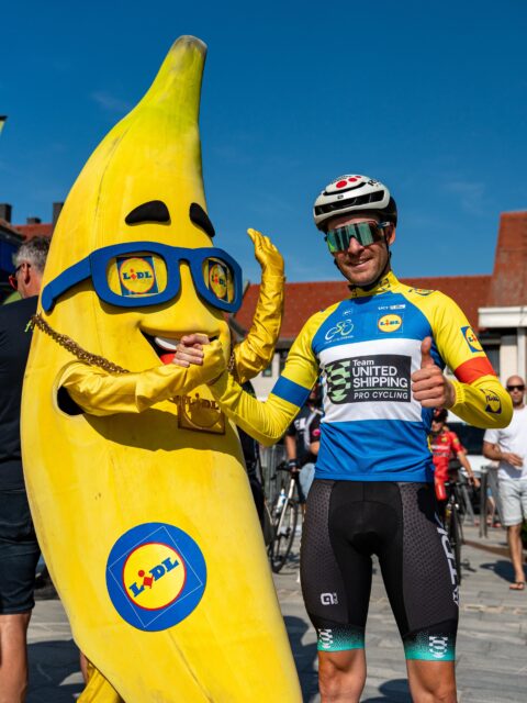 🇸🇮 squad is still flying 🫡

Today’s summary:
🥉 3rd place for Niki at the finish
⛰ KOM jersey for Zsombi after a day-long breakaway
🐣 Youth jersey stays with Pridal

First mountain stage tomorrow, ready for takeoff! 🚀

🍌 for scale 

📸 @lapajhu 

#tus_riders #TeamUnitedShipping