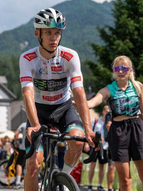 ๐ธ๐ฎ The hardest so far ๐
The queen stage went pretty much as we all expected; the peloton was blown to pieces by Red Bull-BORA-hansgrohe on the Vrลกiฤ. Itโs no coincidence they are here with their Tour squad.
From our side, Tomรกลก was the strongest again, arriving in the first 30 riders, a bit more than 6 minutes down on the stage winner.
One more to go! It wonโt be easy, even though there are no big climbs this time.
-
๐ฎโ๐จ Kemรฉny napon vagyunk tรบl. Ahogy azt elลre sejteni lehetett, a Red Bull atomjaira szedte a mezลnyt a Vrลกiฤen, ami nem is meglepล, hiszen a Tour de France csapatukkal vannak itt ๐ซ
Tลlรผnk a legjobb megint Tomรกลก volt, aki a 30. hely kรถrรผl, 6 perccel a gyลztes mรถgรถtt รฉrkezett vรฉgรผl.
Utolsรณ szakasz ma, valรณszรญnลฑleg ez sem lesz kรถnnyลฑ, de kรฉszen รกllunk!
๐ธ @lapajhu
#tus_riders #TeamUnitedShipping