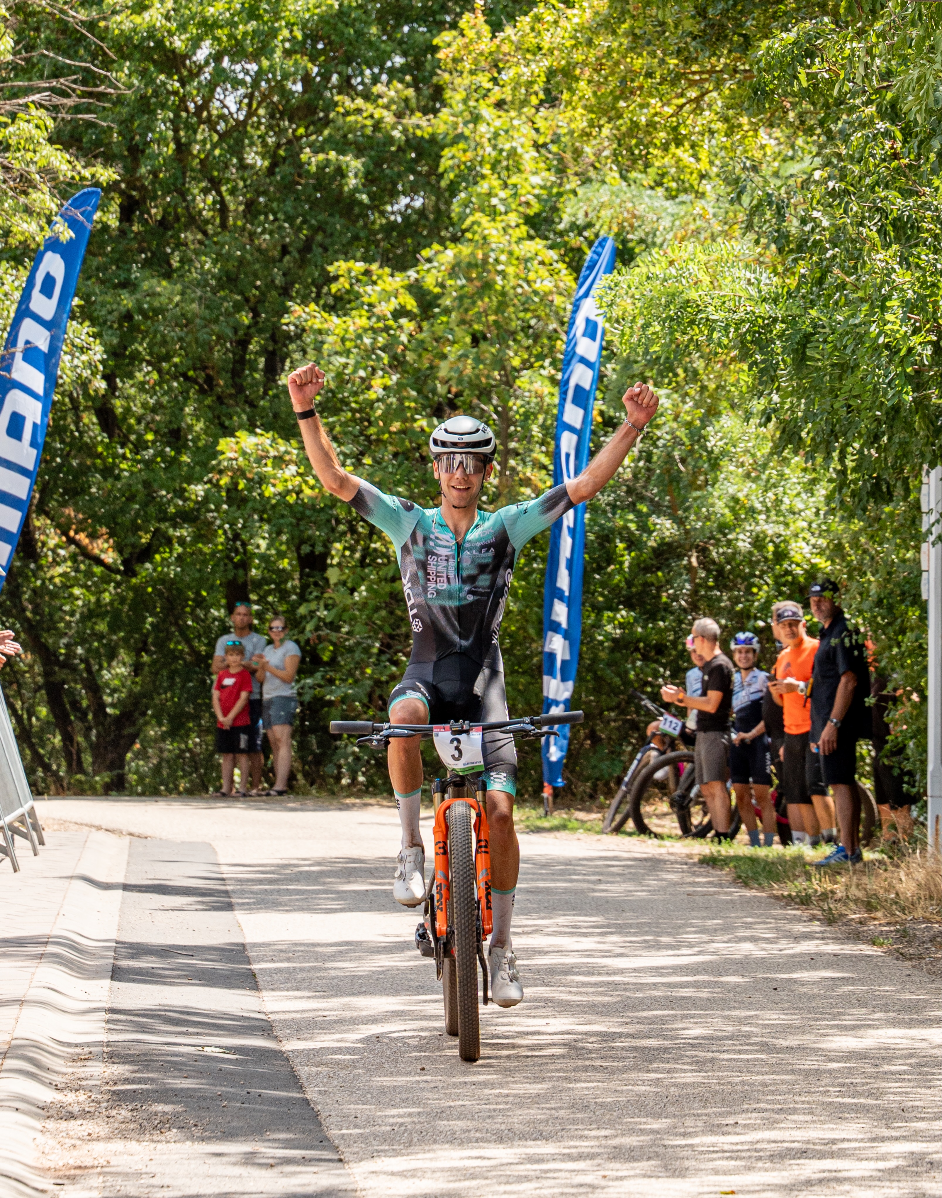 @barnivas XCC magyar bajnok 👊🏻
Mögötte pedig teljes TUS dobogó,
🥈 @endredi.mate
🥉 @palum_by_zsombor
📸 @lapajhu
#tus_riders #TeamUnitedShipping