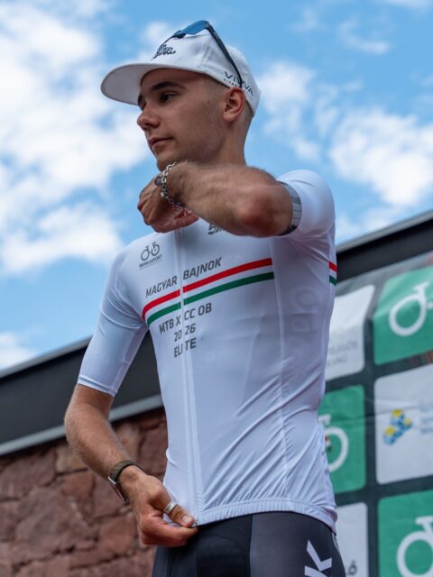 🚵 Total TUS 🏆

Három versenyzőnk indult a mai XCC országos bajnokságon, és mindannyian dobogón végeztek:
🥇 Barni 🥈 Máté 🥉 Zsombi – akinek még egy defekttel is meg kellett küzdenie.

Tökéletes bemelegítés a holnapi XCO előtt!

📸 @lapajhu 
#tus_riders #TeamUnitedShipping