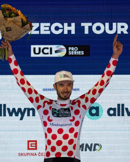 🔴⚪️ MICHAL 🔴⚪️
Mission completed! After being in the breakaway the whole day again, Michal took maximum points on the first two climbs, taking over the lead in the KOM classification.
-
🔴⚪️ Michalon a pöttyös!
Ma ismét egész nap szökésben volt, és miután mindkét befutó előtti hegyi hajrát megnyerte, holnap már a KOM-trikóban állhat rajthoz.
📸 @filip.bezdek
#tus_riders #TeamUnitedShipping