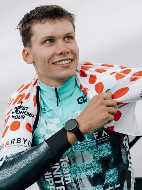 🔴⚪️ Deja Vu! 🔴⚪️
Tomáš is in the KOM jersey, Márkó top 10!
Another Czech race, another Czech TUS rider in the polka dot jersey, while Márkó sprinted to 10th place at the end.
And the best part? We don’t even need to change our profile pic 🥹
-
Tomáš pöttyösben, Márkó top10!
Újabb cseh verseny, újabb cseh versenyzőnk a pöttyösben!
A szakasz végén pedig Márkó is szépet sprintelt, ami egy tizedik helyet ért végül!
📸 @marchives.raw
#tus_riders #TeamUnitedShipping