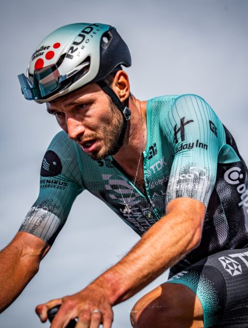 Goodbye, Slovakia!
It was a great five days with the TUS riders, doing TUS rider things—winning a stage, getting in breakaways, and wearing special jerseys.
On the last day, Michal was our best-placed rider, finishing 25th on top of Kráľova hoľa.
-
A Kráľova hoľa-an, azaz a Király-hegyen végződött az idei Szlovák körverseny, ahová tegnap sok magyar szurkoló is kilátogatott!
Ezen a napon Michal volt a legjobb a csapatból egy 25. hellyel, és végül az összetettben is ő lett a legjobb TUS-os, hasonló helyezéssel.
Erik szakaszgyőzelme, a szökések és az egy napig hordott pöttyös trikó is azt mutatja, hogy hoztuk a formát 🥹
Köszönjük a szurkolást mindenkinek!
📸 @mgvisuals06
#tus_riders #TeamUnitedShipping