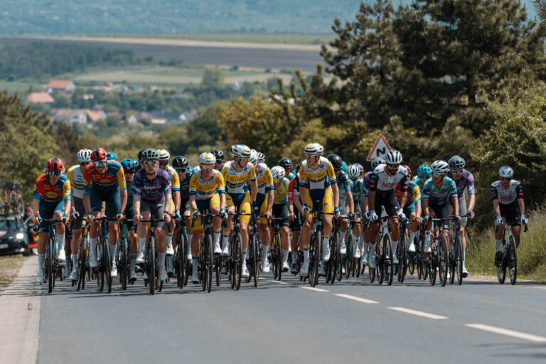 Tour de Hongrie 1. szakasz: Fehér trikó és top 10 Győrben